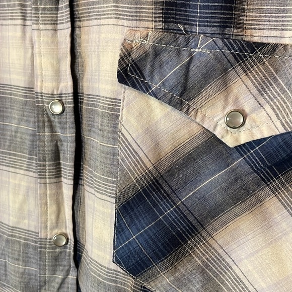 Pearl snap shirt - Picture 2 of 5